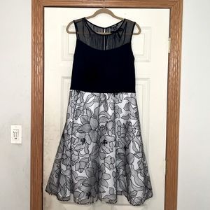 SLNY Black & White Formal Dress
